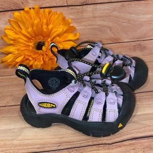 Girls keen water shoes